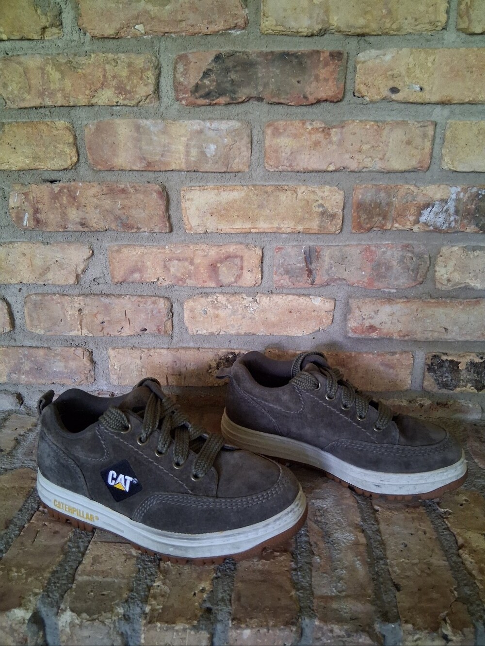 VINTAGE CATERPILLAR DECADE SHOE / 90s SKATE SHOE SIZE 9